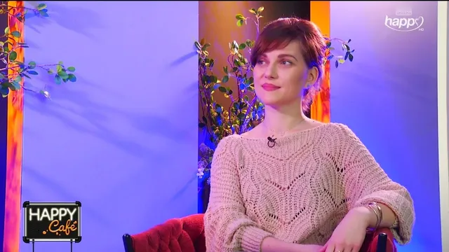 Coperta video-ului „Cum pot contribui micile gesturi la armonia în cuplu” de pe canalul de YouTube al Andreei Giurgilă