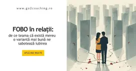 Cuplu într-un labirint de uși deschise, simbol al indeciziei în relații și al FOBO în iubire – coaching relațional