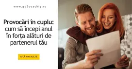 Cuplu zâmbitor care citește împreună o foaie, coperta articolului despre provocări în cuplu