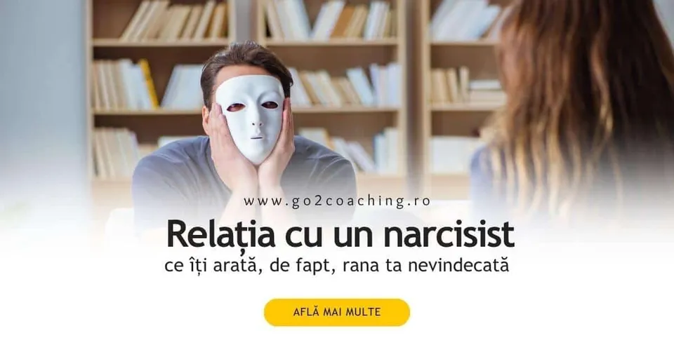 bărbat cu mască albă la terapie discutând cu o femeie – relație cu un narcisist